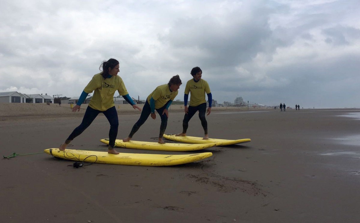 L'équipe de everyone.org apprend à surfer